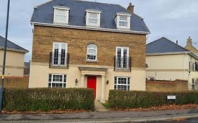 Swindon 6 Deluxe Doubles 2 With En Suite In Large House - No Pets