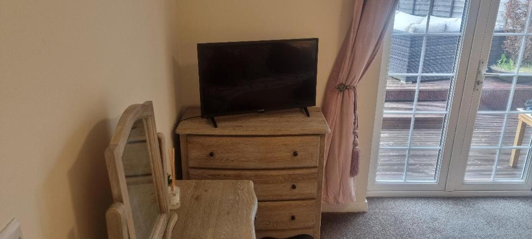 Swindon 6 Deluxe Doubles 2 With En Suite In Large House - No Pets Exterior foto